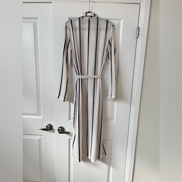 GUESS Semi-Sheer Duster [NWOT] - Picture 4 of 7